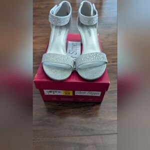 Girls size 3 Silver Slipper brand silver block heel rhinestone